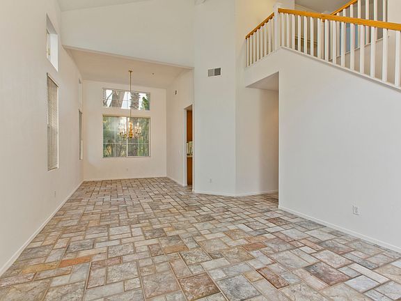 5th image of 3053 Maplewood Pl