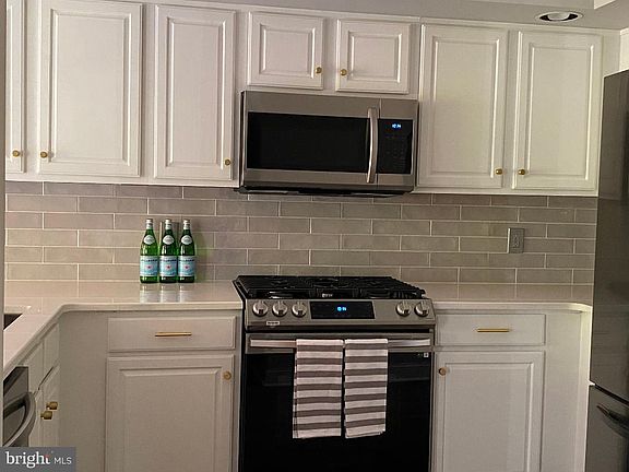 2nd image of 132 Sunnyside Ln