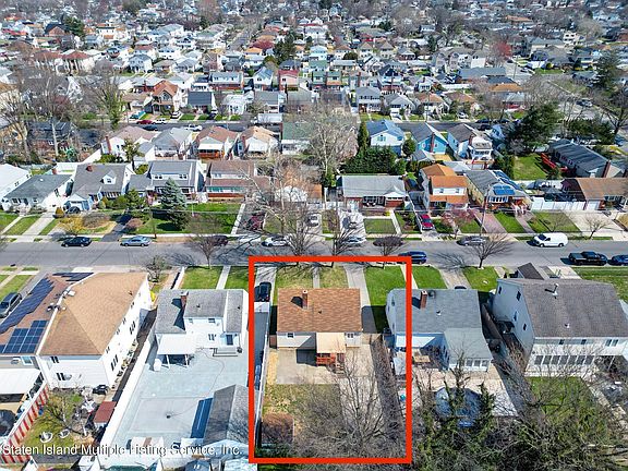 5th image of 366 Stewart Ave