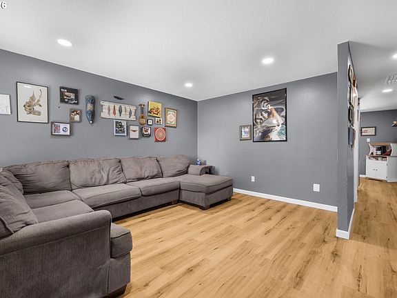 4th image of 1585 NE 18th St