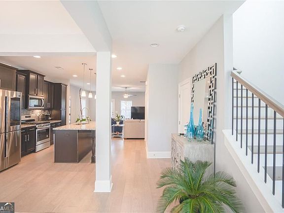 4th image of 1754 Sanford Dr NW