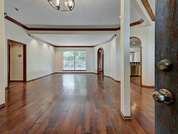 4th image of 10200 Highview Dr
