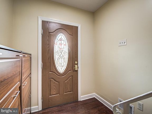 5th image of 13802 Newport Ln