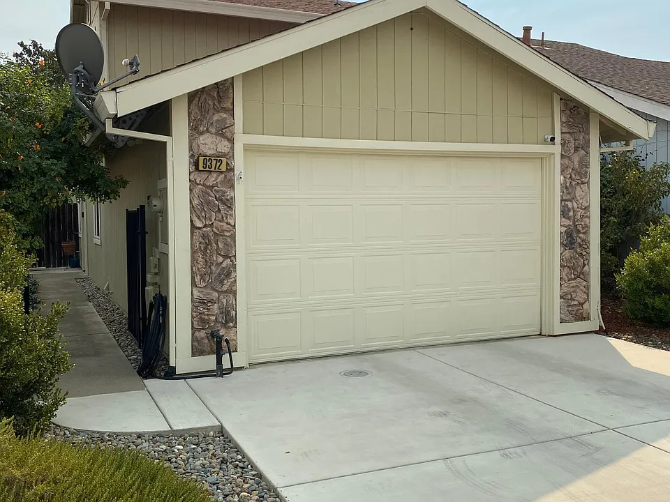 9372 Aizenberg Cir