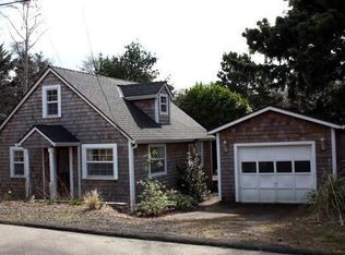 722 SW 28th St, Lincoln City, OR