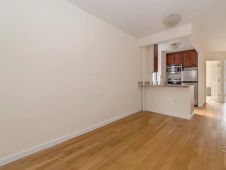 128 E 4th St #6 — Photo 1
