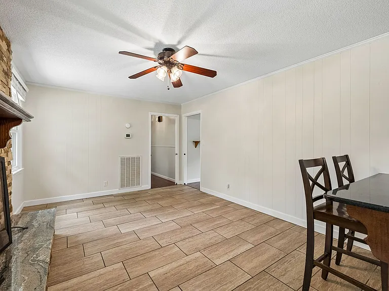 1810 Theresa Dr — Photo 13