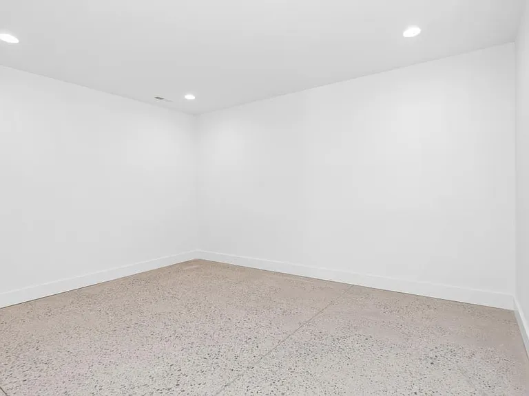 1825 E 38th Ave — Photo 31