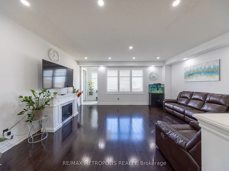 36 Michaelis St — Photo 15