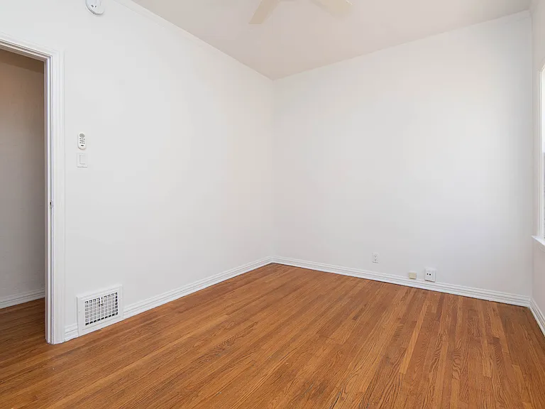 417 1/2 N Genesee Ave — Photo 18