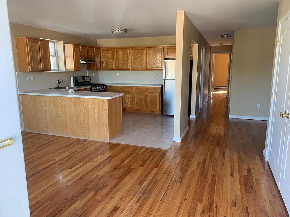 1st image of 652 Vincent Ave