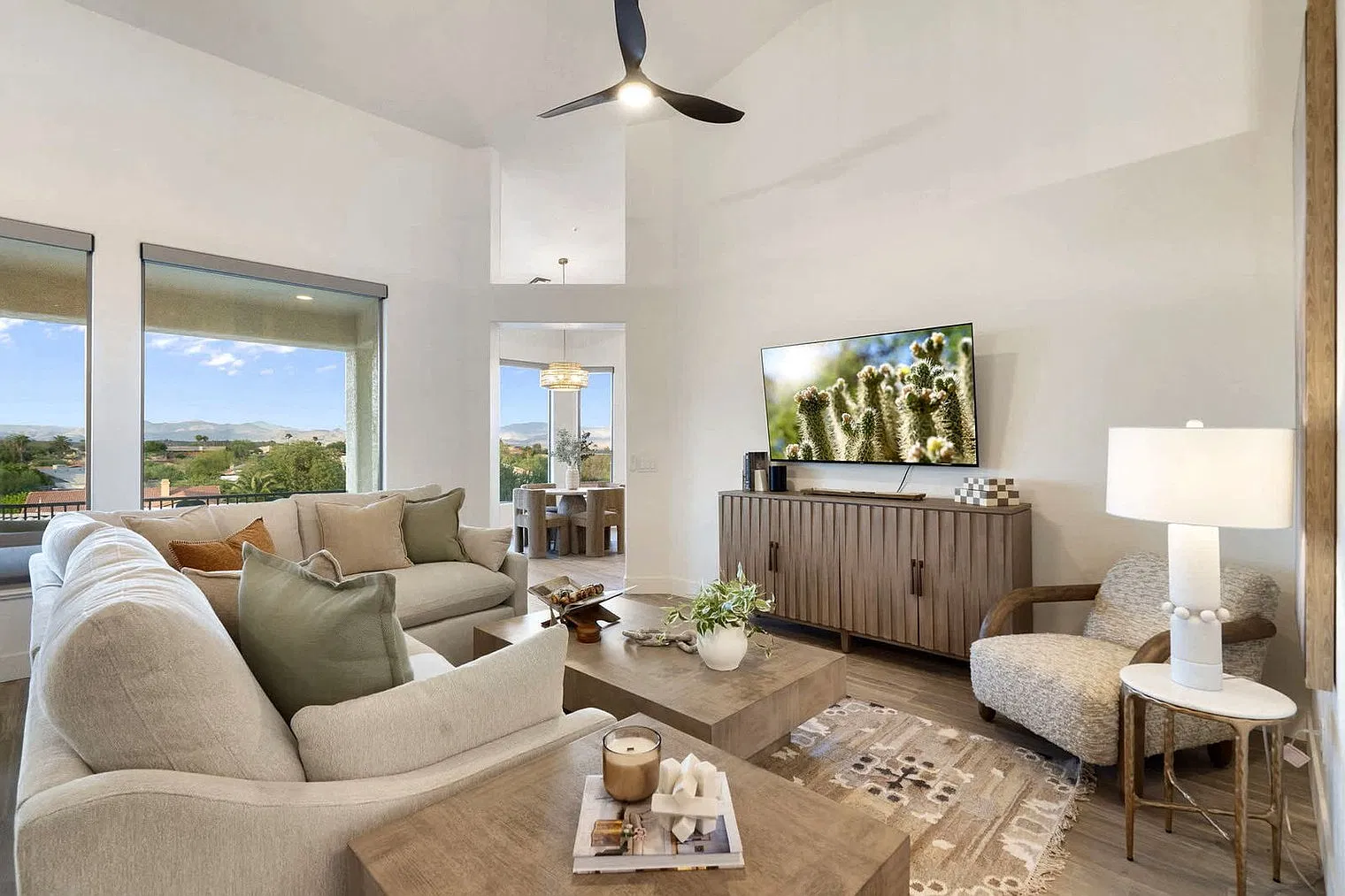 4 bed, 3.0 bath, 2820 sqft, $9,398 — Photo 3