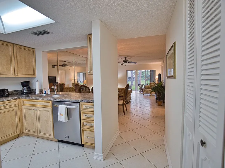 1406 Pine Lake Dr #6 — Photo 5