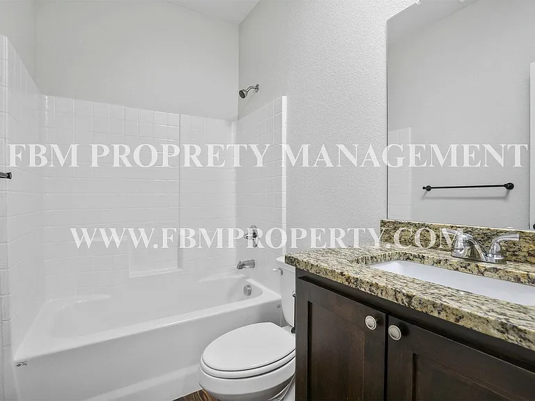 820 Rose St #B — Photo 8