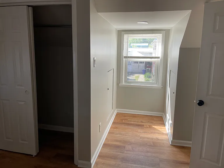 220 N Locust St — Photo 3