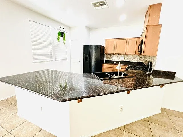 4 bed, 1840 sqft, $2,200 — Photo 4