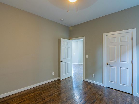 4th image of 225 Hearne Ave #1