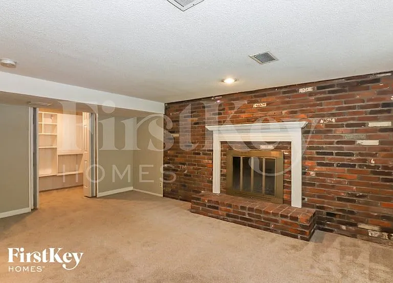 518 S Adams St — Photo 7