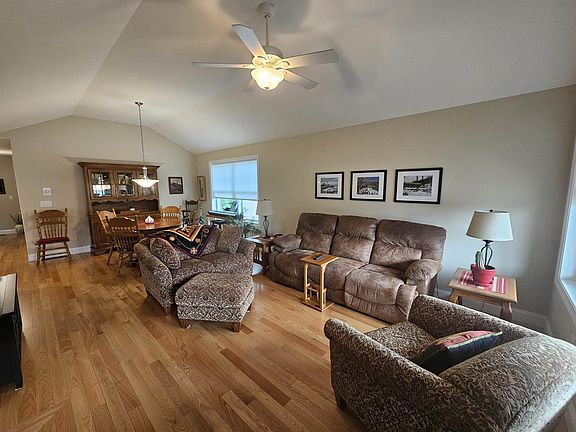 3rd image of 15 Hutchinson Drive