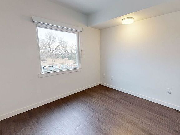 4th image of 9403 102nd Ave #401