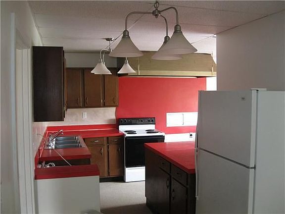 3rd image of 184 E Main St