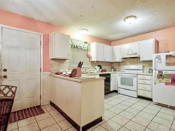 5th image of 7348 Pebblestone Dr APT A