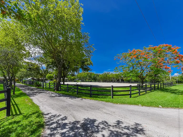 2040 Appaloosa Trl — Photo 34
