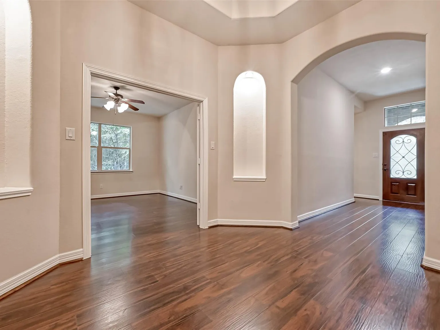 4 bed, 3.0 bath, 2885 sqft, $4,200 — Photo 4