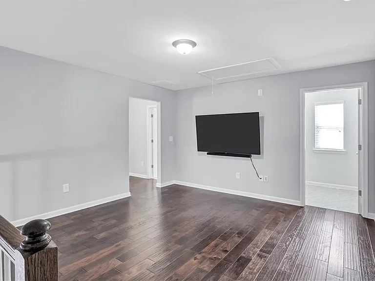 330 Avalon Sq — Photo 17