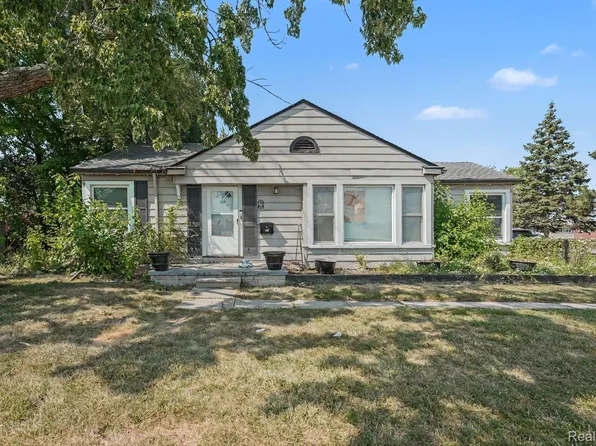 18553 E Ten Mile Rd, Roseville, MI 48066