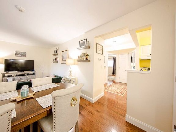 3rd image of 77, Pointe Circle South
