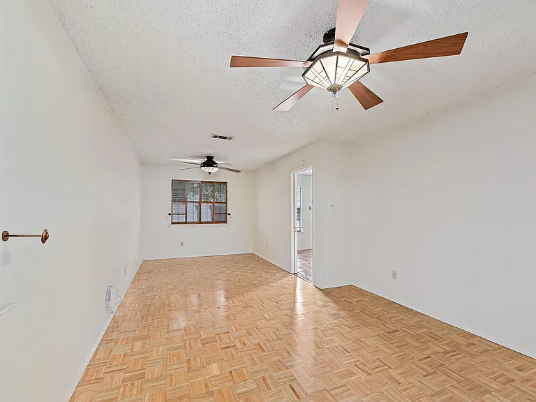 8022 Scotland Yard — Photo 18