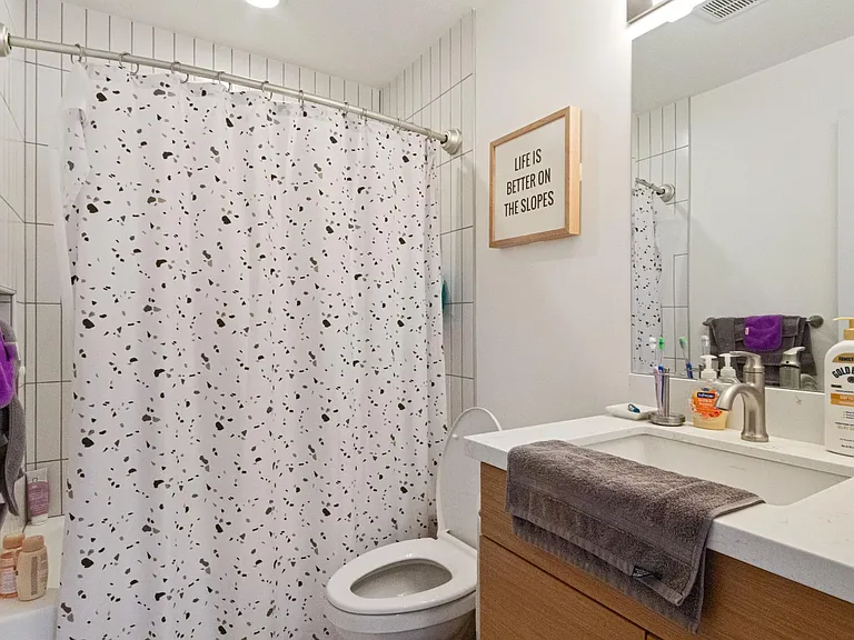 366 E Logan Ave — Photo 8