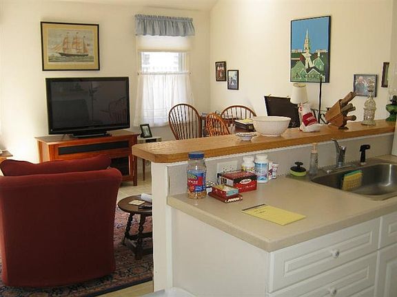 4th image of 42 Wildflower Ln