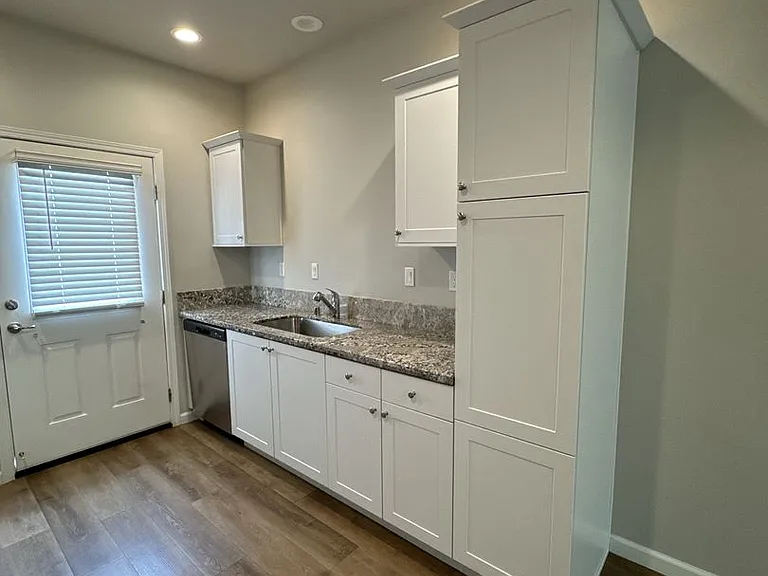 414 S Summit St #101-104 — Photo 11