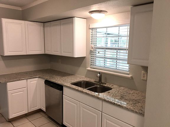 Kitchen w/ stainless steel appliances