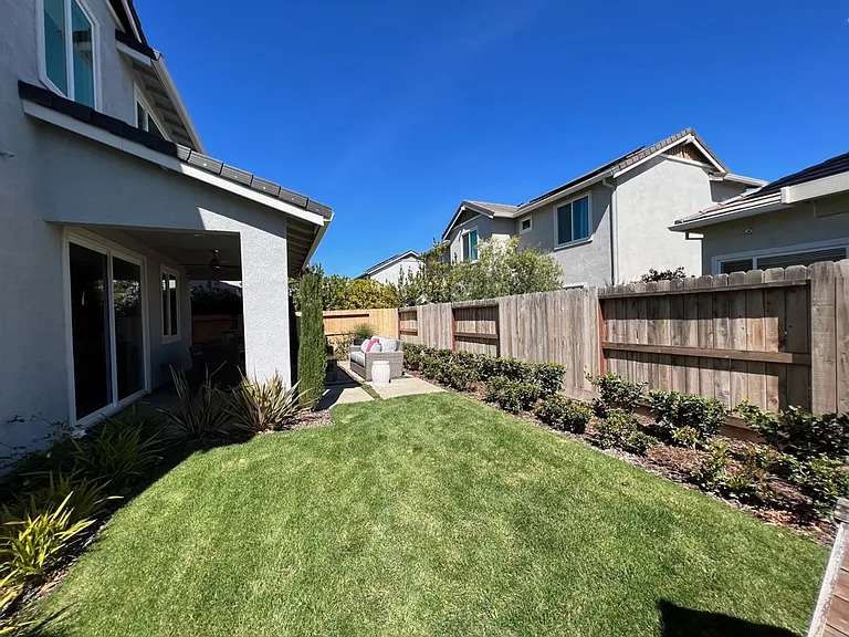809 Cosmos Dr — Photo 12