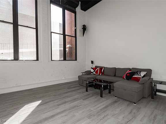 5th image of 1133 W 9th St APT 120