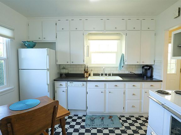 5th image of 3007 W Euclid Ave