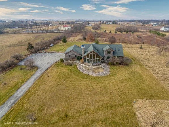 30416 S State Line Rd, Beecher, IL 60401