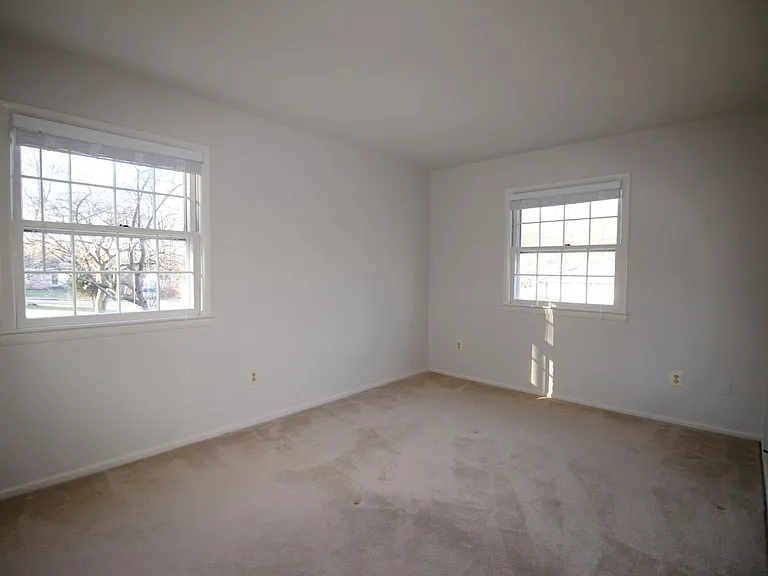 316 Patrick St SW — Photo 16