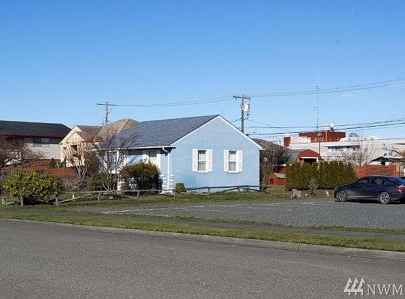 3rd image of 1023 Georgiana St