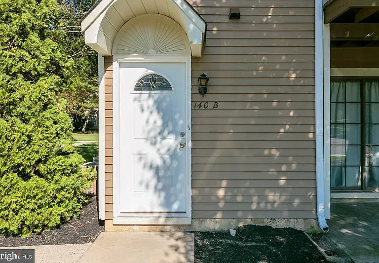 140B Bradford Ct #B — Photo 3