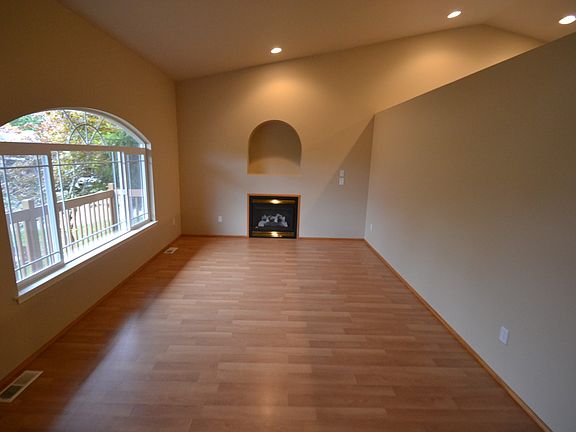 3rd image of 3305 127th Ave NE