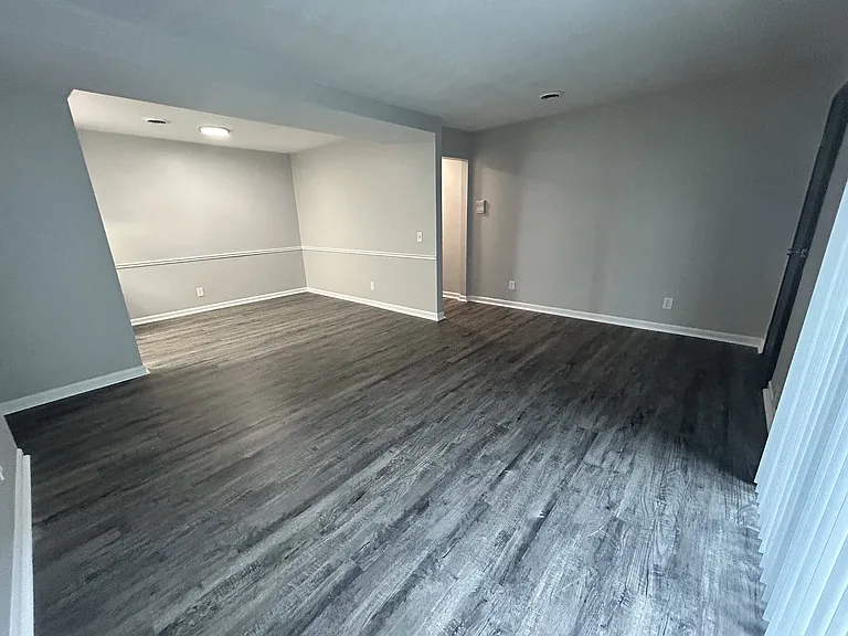 Secor Flats — Photo 42