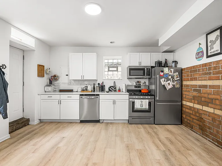 3401 Butler St #R1 — Photo 7