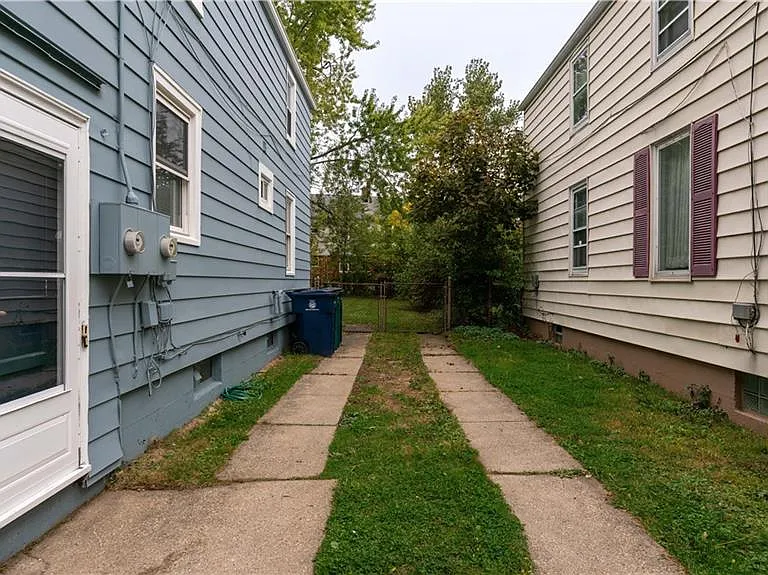 123 Kimberly Ave #LOWER — Photo 3