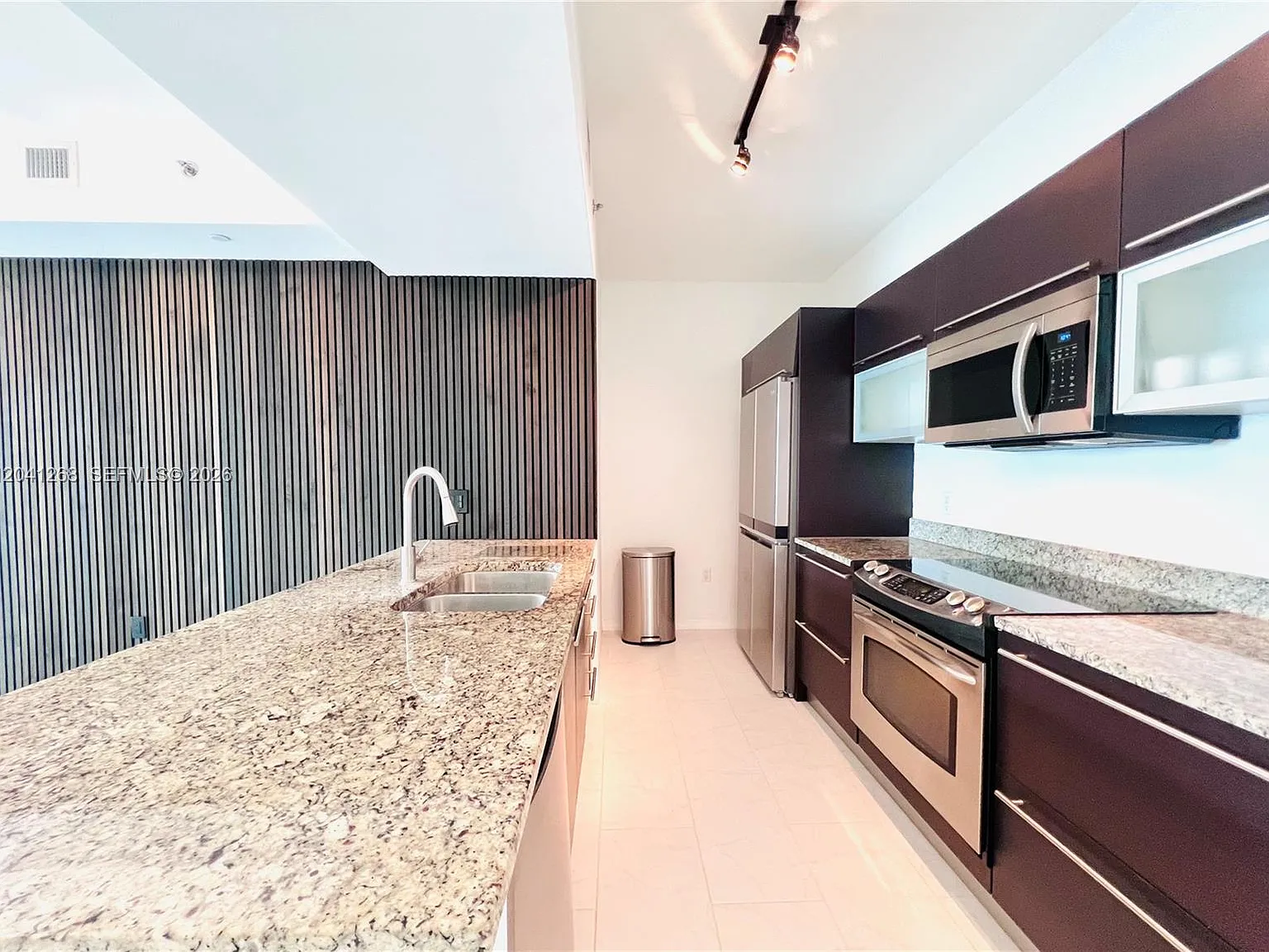 1 bed, 775 sqft, $3,295 — Photo 2