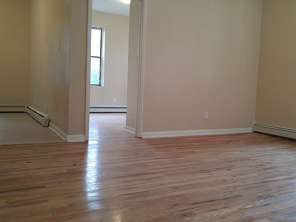 2nd image of 246 Roseville Ave APT C4
