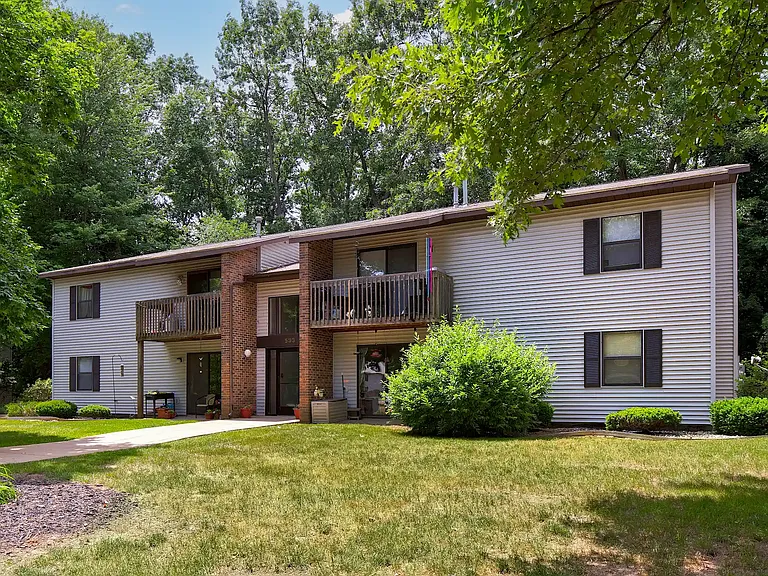 Woodfield & Arlington Apartments — Photo 22